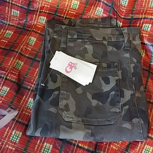 Girls size 16 camouflage Neil Wanderer